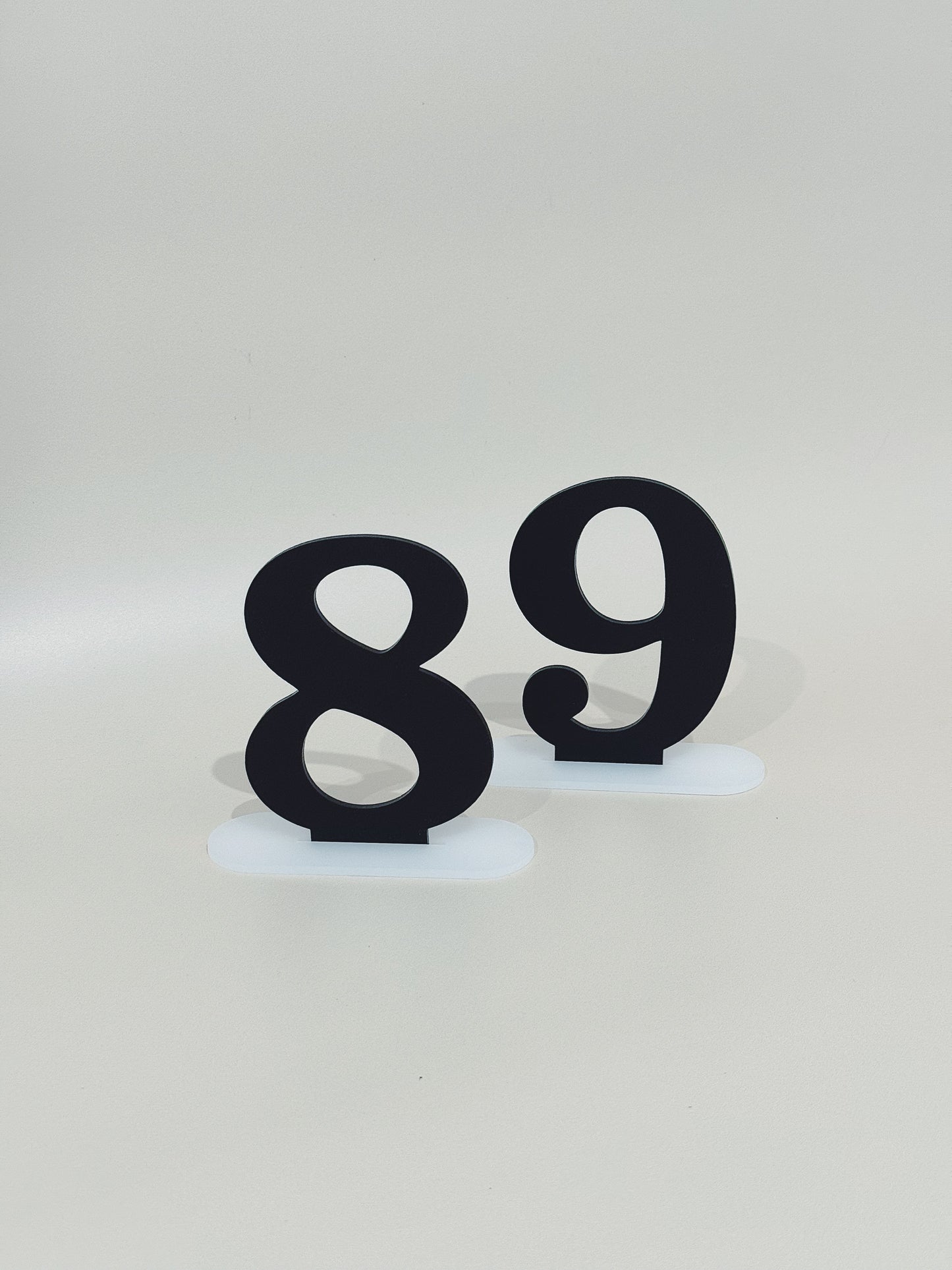 Single standing table numbers